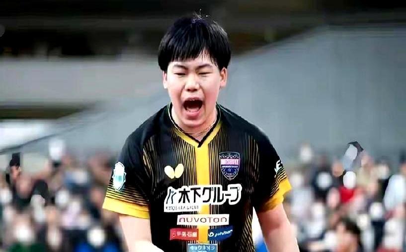 6:0领先被翻盘，决胜局11:9惜败！22岁的张本智和瘫坐在椅子上，眼神空洞，被