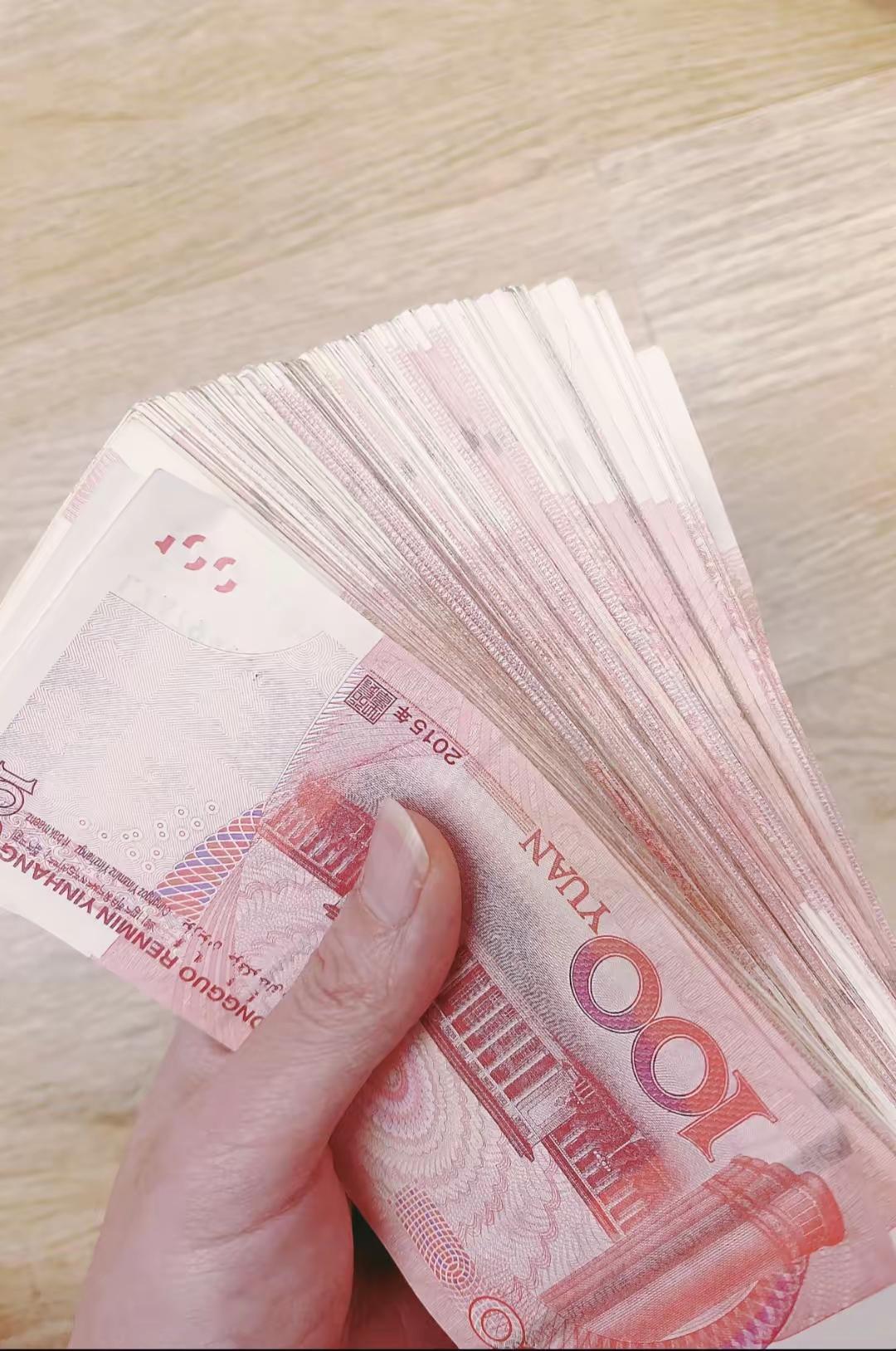 五年前家里盖房的时候借了小舅子10万块钱，当时他叫我先用，不急着还。昨天我把钱