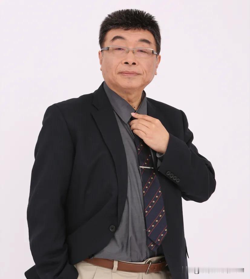 邱毅爆出大料，他说许多人冤枉了柯文哲。柯文哲去见柯建铭，绝对不是投降民进党，