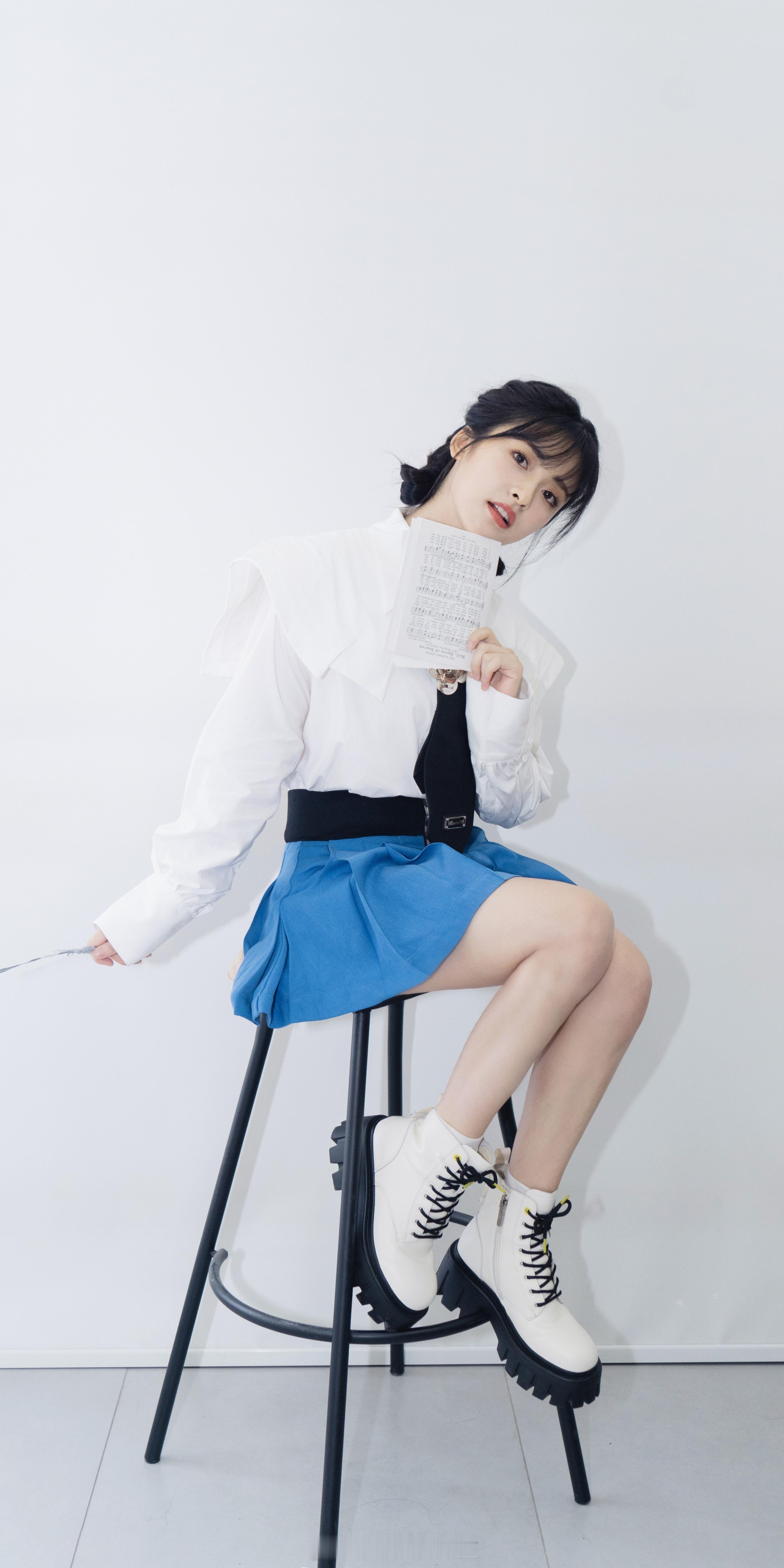 沈月白衬衣蓝裙子小清新穿搭​​​