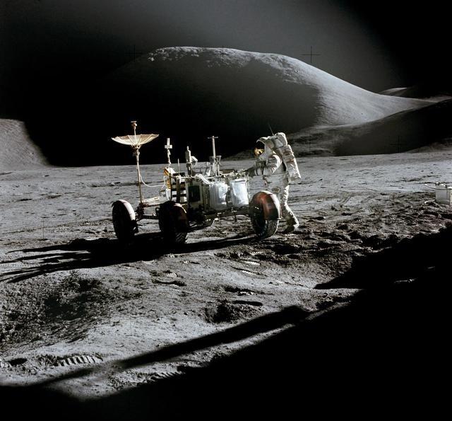 美国为什么没能力再载人登月了？这种例子在中国历史上有很多，比如明朝大航海下西洋，