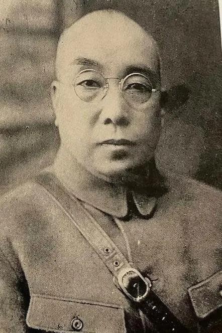 1927年夏，刘镇华到开封向冯玉祥请罪，他双足立正三鞠躬，每鞠躬一次，口里说一句