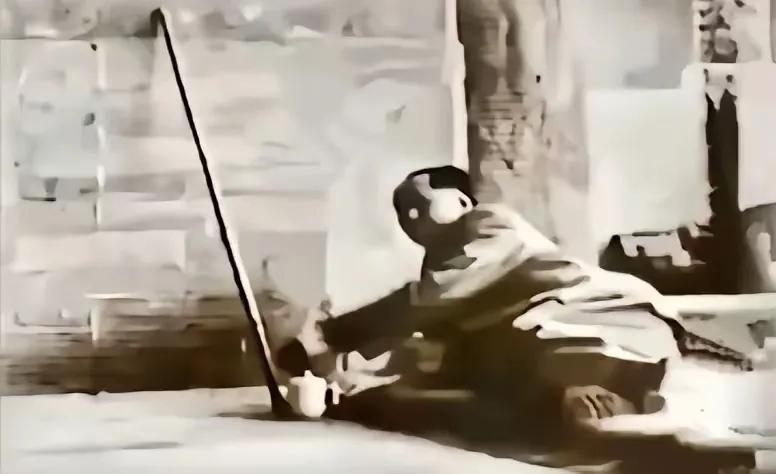 那天，毛主席下去视察走累了，不下榻宾馆，不打扰百姓和地方政府，就在附近找一处清静