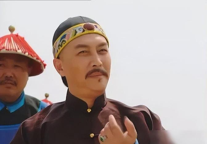 1720年，雍正突然问侍卫图里琛：“你今年有三十岁了吧，有正室夫人了没有？”图里