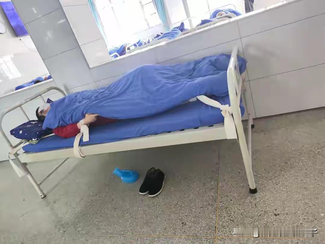 给新京报这位卧底的记者点赞！湖北襄阳市这下彻底出名了，一个市居然有20多家精