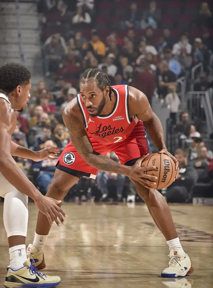 快船无悬念输骑士，三言两语聊聊比赛。1，哈登累了，三分0/8，几乎各个都是磕