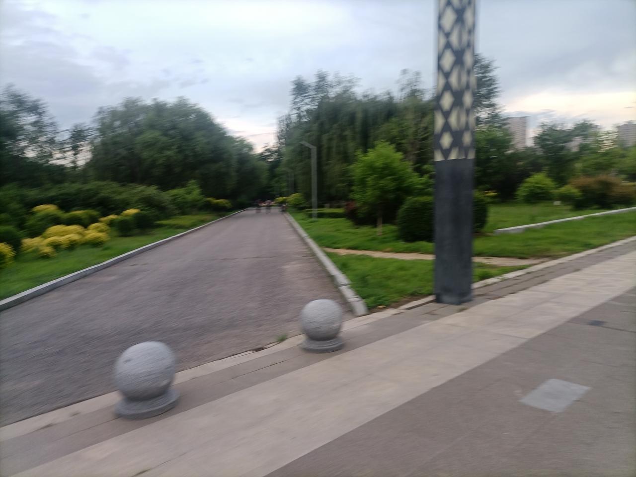 人在痛苦的时候，不要饮一滴酒，不要抽一支烟，不要给任何人倾诉，不要和任何人上床。