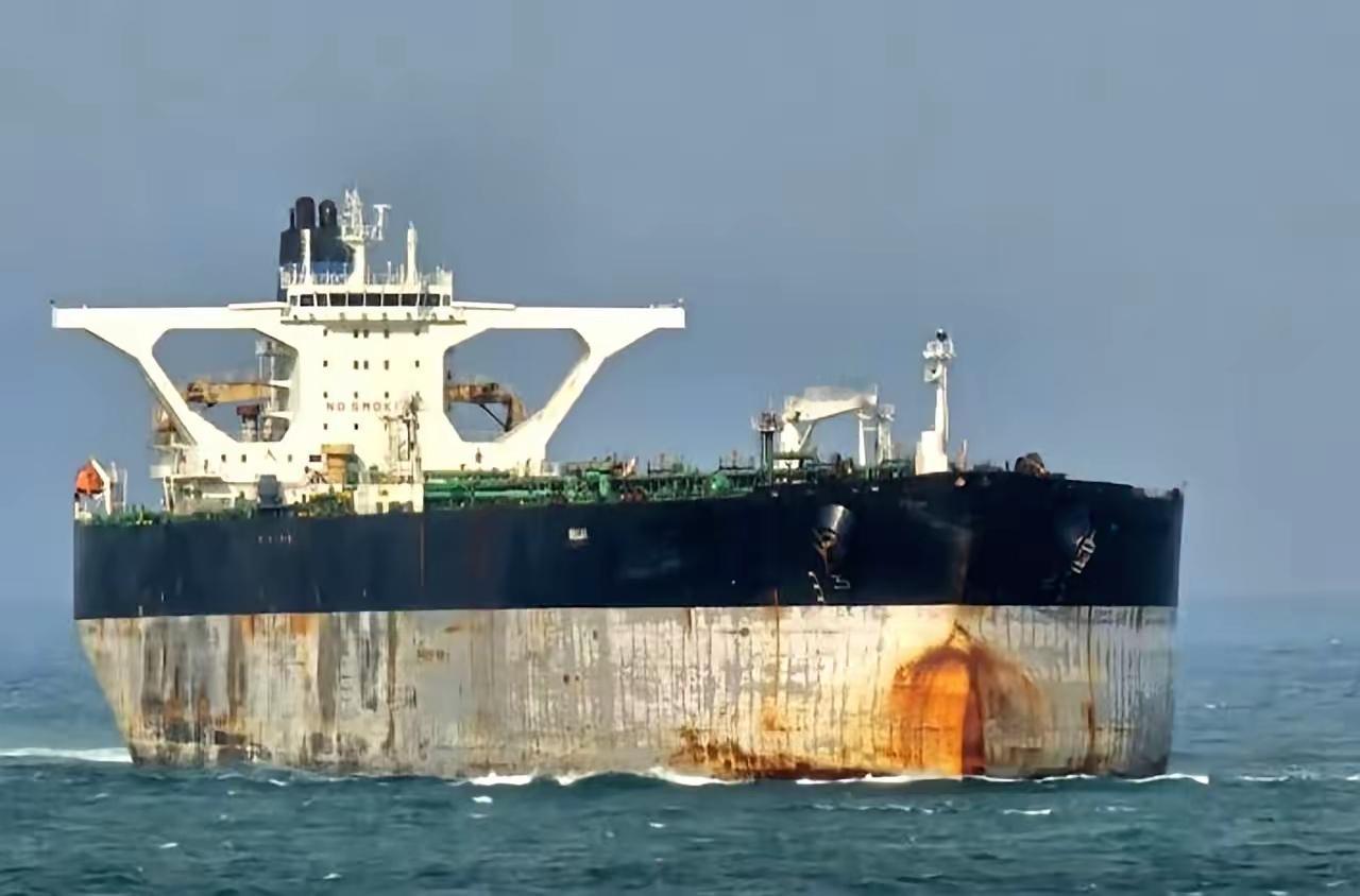 追了整整十天，油都快烧干了，结果美国海岸警卫队被一桶油漆给整不会了。这艘“贝拉