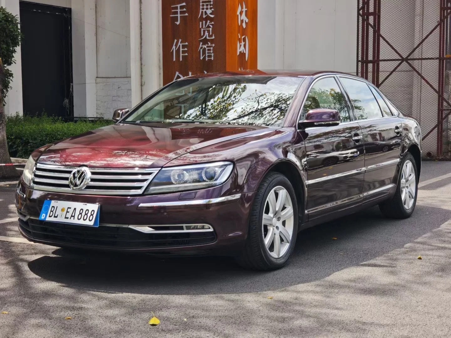 好车分享柴油大众辉腾，这外观内饰的配色真漂亮呀，非常老钱，就是这柴油机让人害怕