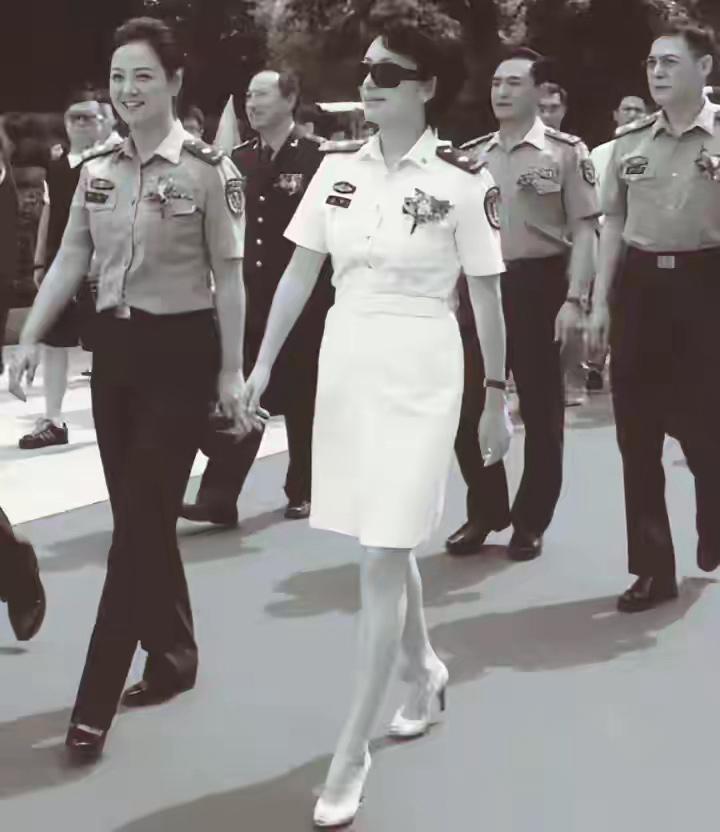 总政文工团的女演员们