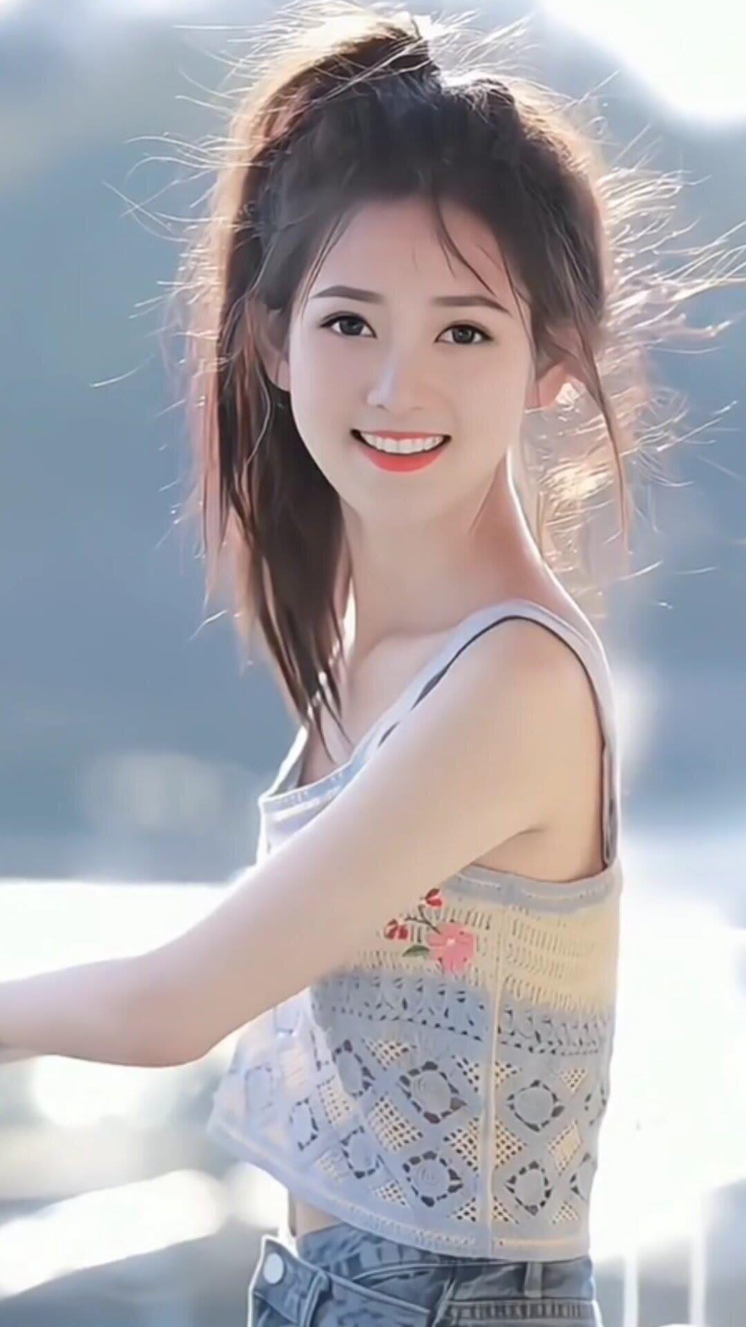 笑话：：一丈夫洗澡，忘了拿毛巾，于是喊媳妇递两条毛巾。媳妇问：要两条毛巾干嘛？丈
