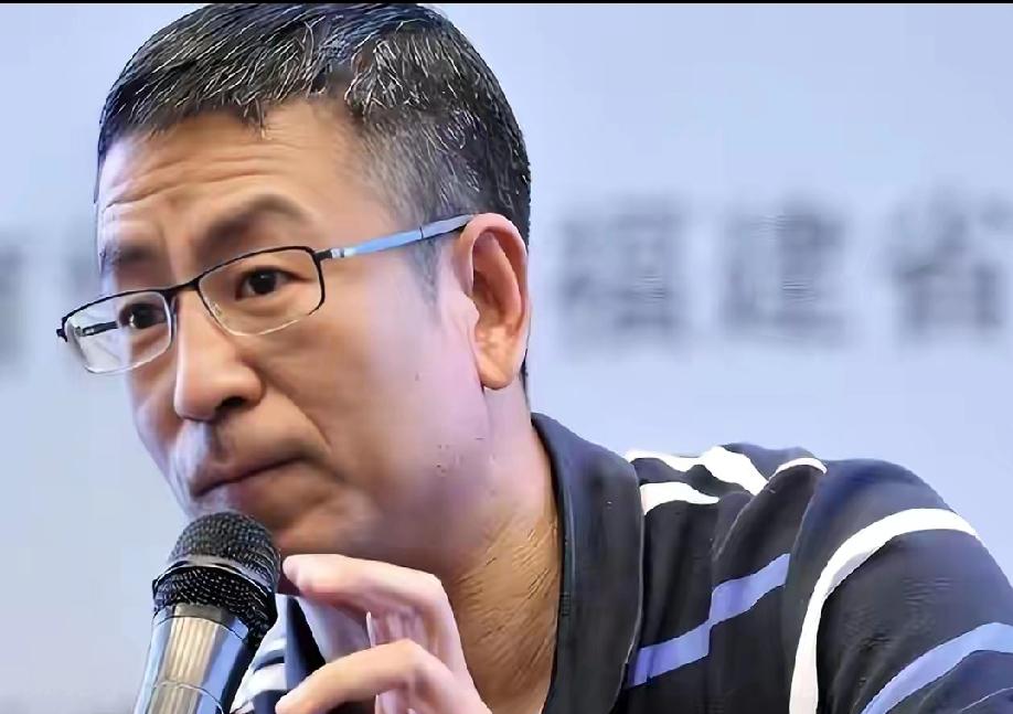 白岩松反内卷育儿封神！儿子放弃热门专业，剑桥博士学成归国报国在内