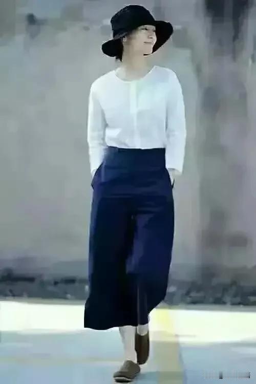 一位年近百岁的智慧老人曾语出惊人：“女人一旦过了六十岁，脸皮就得‘厚’起来