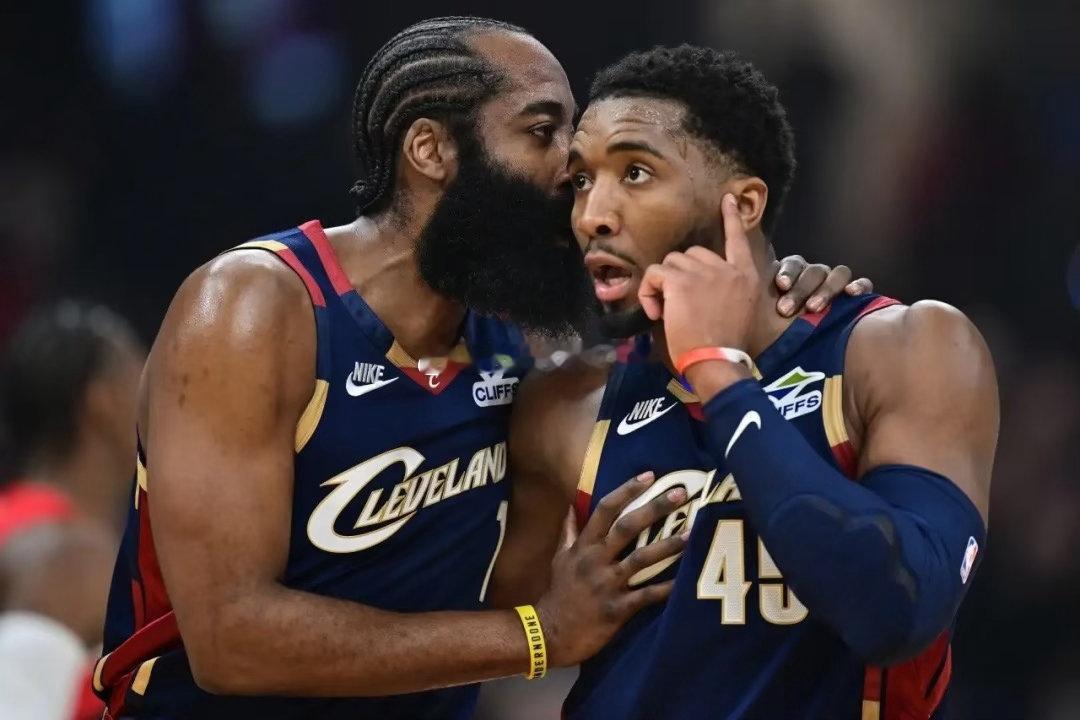 NBA季后赛骑士三巨头的数据和表现：1、米切尔——29岁，身高188cm，场均3