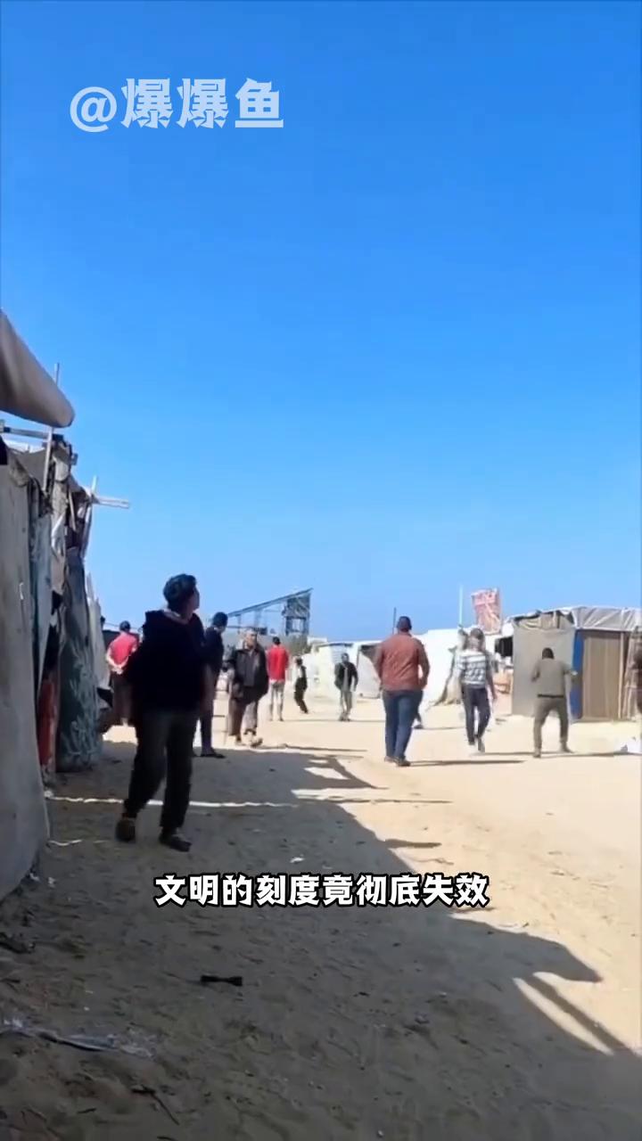 爆爆鱼。看到伊朗唯一世界文化遗产古列斯坦宫被战争摧毁，让我们被迫认清一个冰冷的