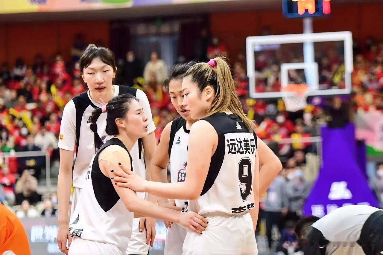 四川女篮全运会强势晋级八强，队中表现最稳定的四位球员：1、韩旭——中锋2、