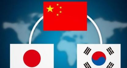 现在国际上出现一个怪相，就是只要跟日本跟中国发生矛盾，韩国就必须要来插上一脚，而