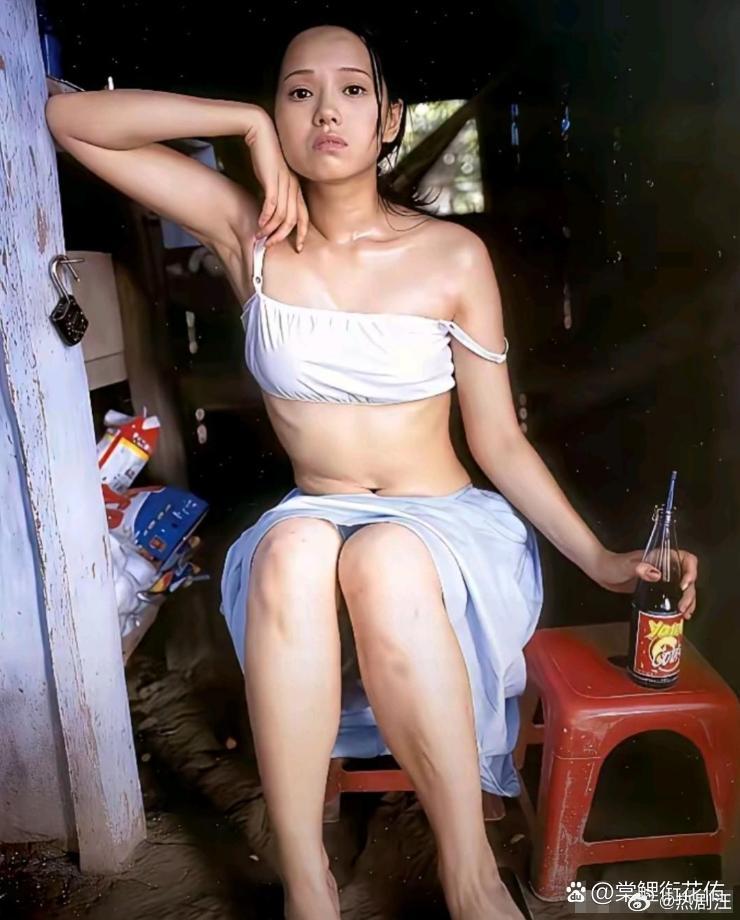 伊能静年轻的时候容貌出众、气质独特，是很多人心中的少女偶像。