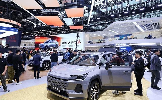 风向真是太反常了！美国急了，日本慌了，荷兰也傻眼了，他们发现广汽丰田把“开不坏