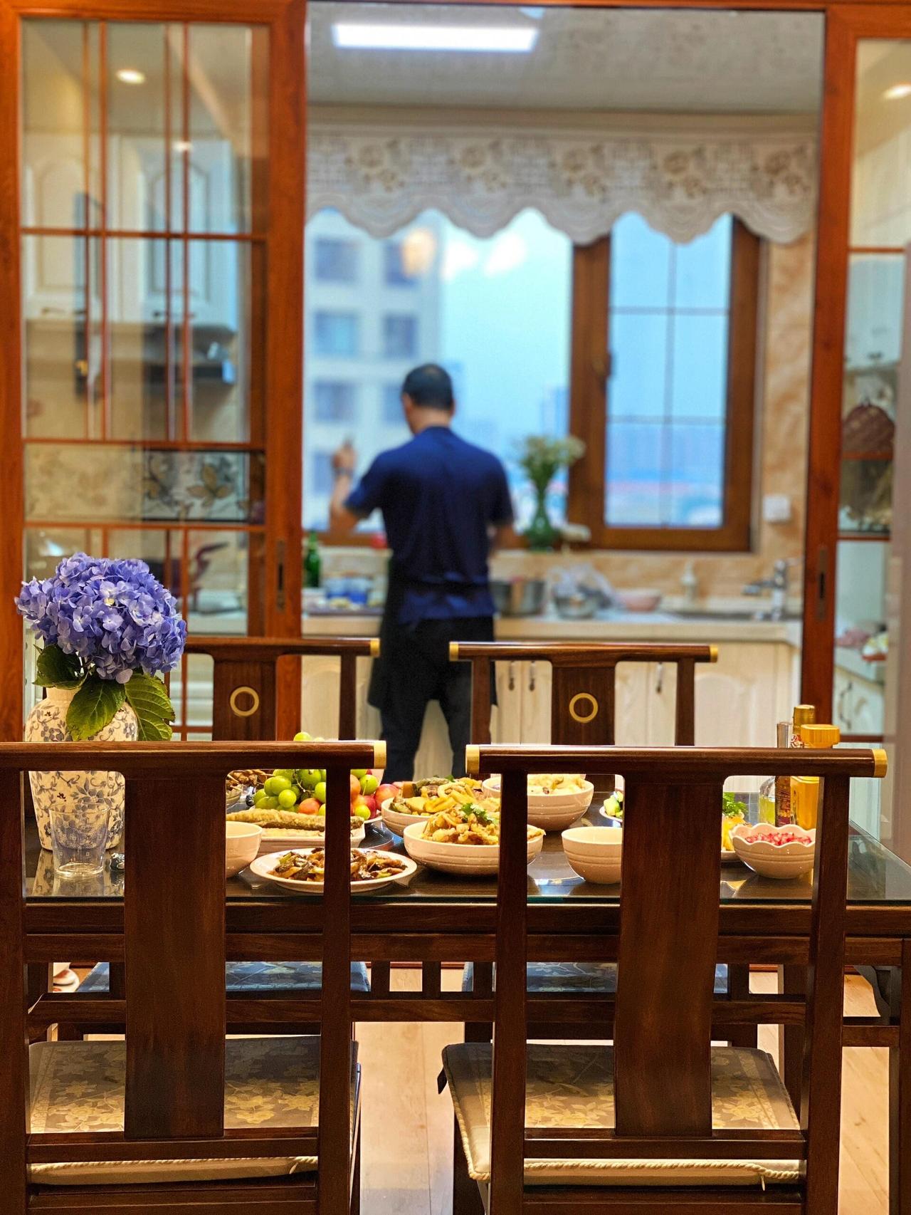 结婚25年，老公依旧在已婚男士界高分乱杀！哈尔滨一女士晒出自己生活照，人到中年