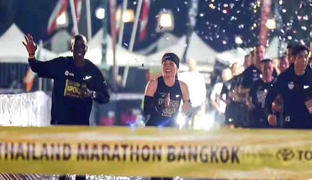 最近苏提达参加马拉松这事，评论区都在夸她能扛。可有人扒出个细节——之前苏提达练帆