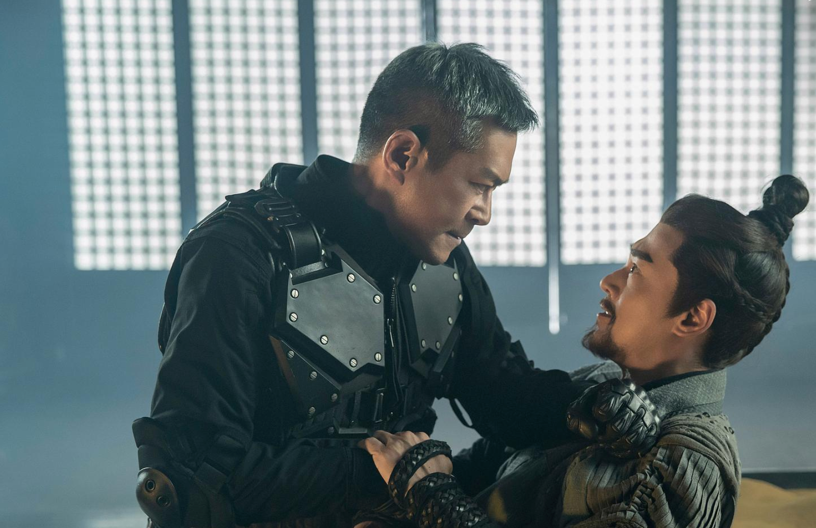 电影版《寻秦记》就是为了感谢剧迷25年来的陪伴，还搞出两个不同的结局