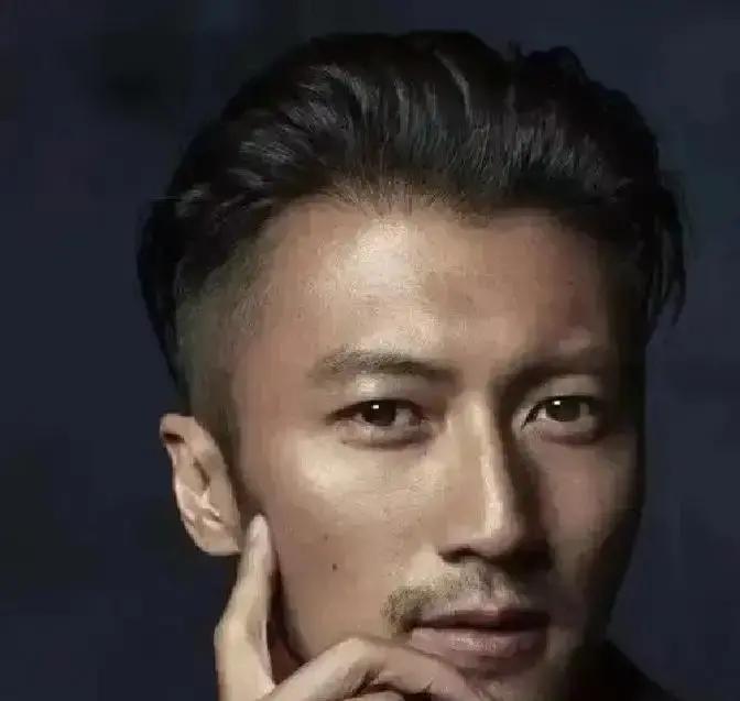 谢霆锋3亿打水漂？儿子差点没命上周Quintus拍威亚戏摔下来，膝盖缝了七