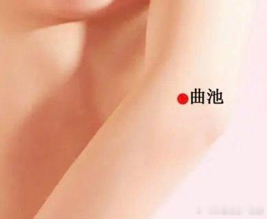 【这样敲手臂，坚持15天后，皱纹少了、肠道通了】一个人的体内毒素越少，人就越健康
