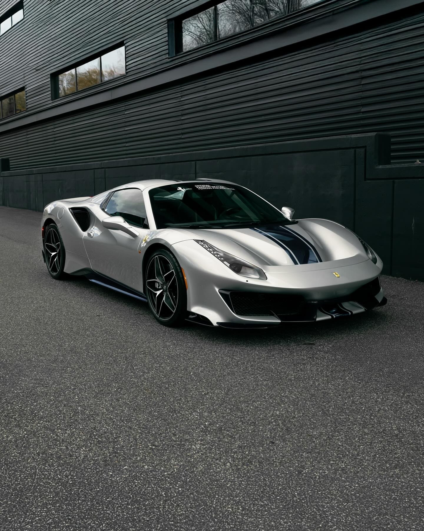 这是一台漂亮的超跑。新获得的2020年款PistaSpider🔥..法拉利4