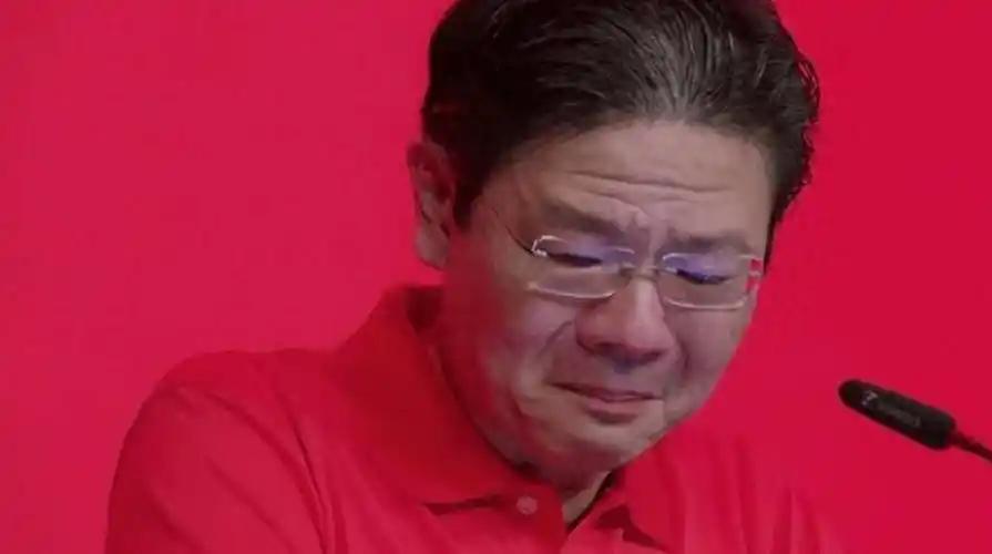 新加坡总理黄循财在集会上罕见落泪，因为靠收"过路费"躺赢的日子彻底结束了！谁