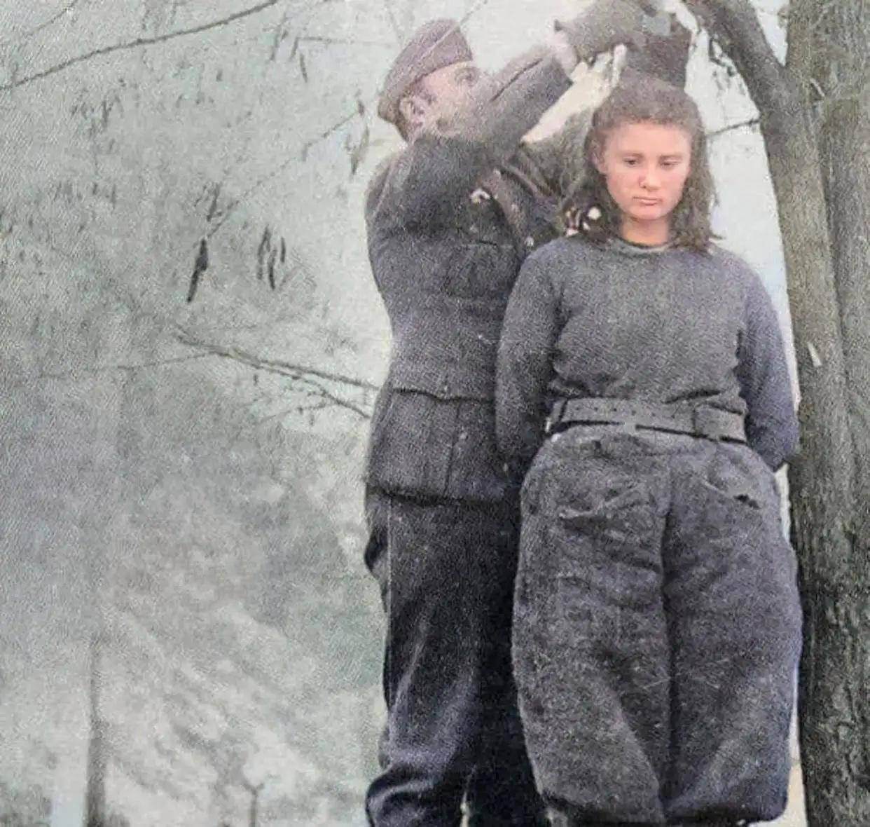 1943年，17岁的南斯拉夫女英雄莱帕·拉迪奇被德军绞死前，留下的最后一张留影，