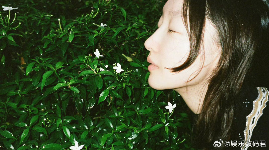 魏大勋吐槽周冬雨穿得像自己奶奶周五晚高疯救命啊哈哈哈哈！魏大勋你是真敢说！吐槽