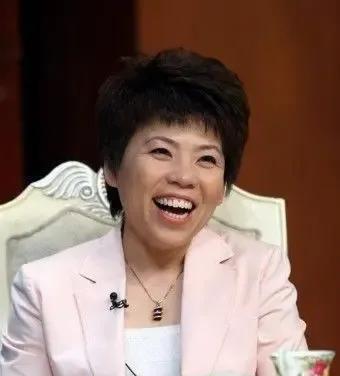 国乒10佳女运动员！邓亚萍第一，三人并列第二，孙颖莎入围，没有王曼昱1，邱肿惠