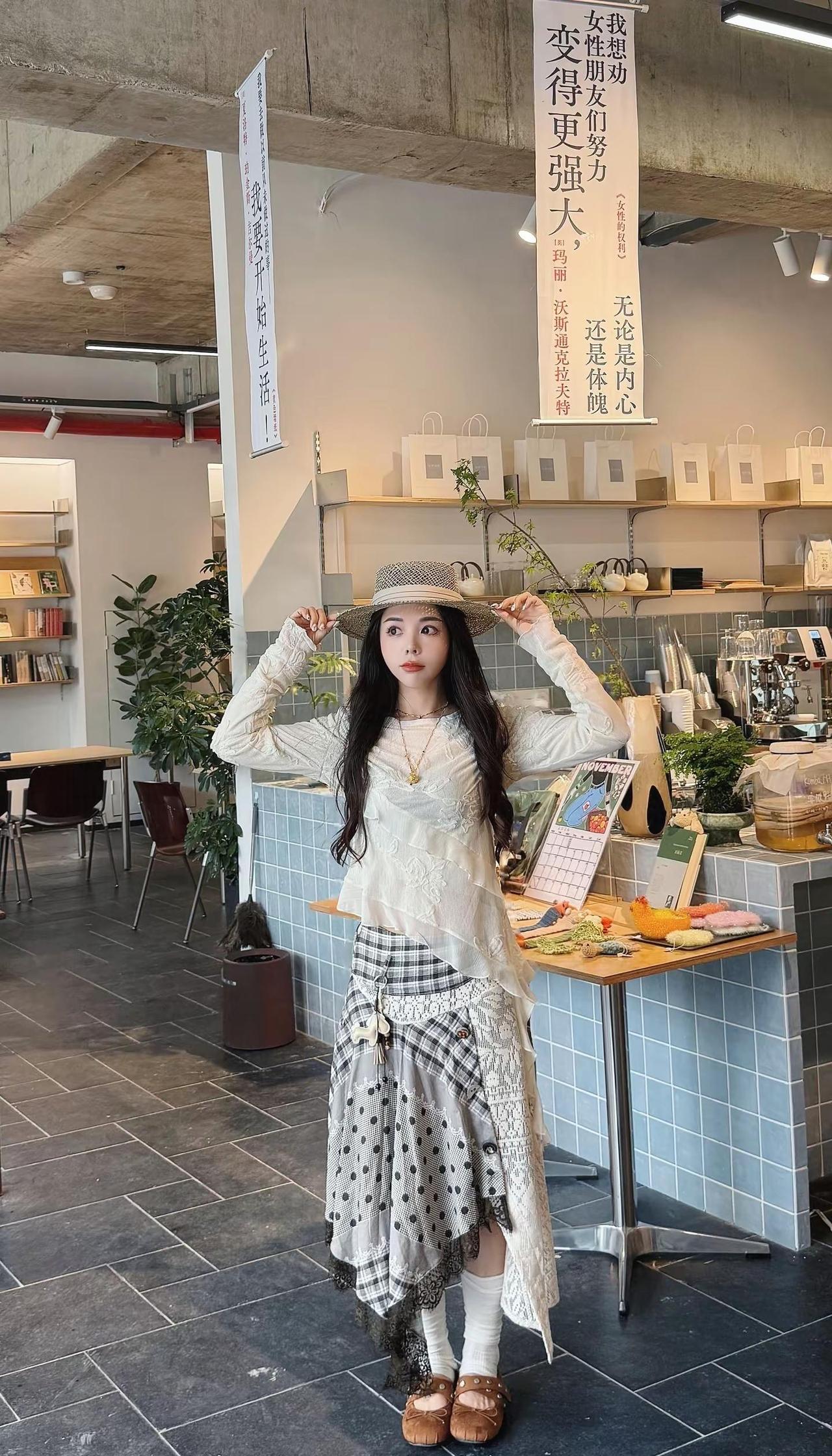 马上走开不要回来ootd每日穿搭咖啡店拍照随性chill