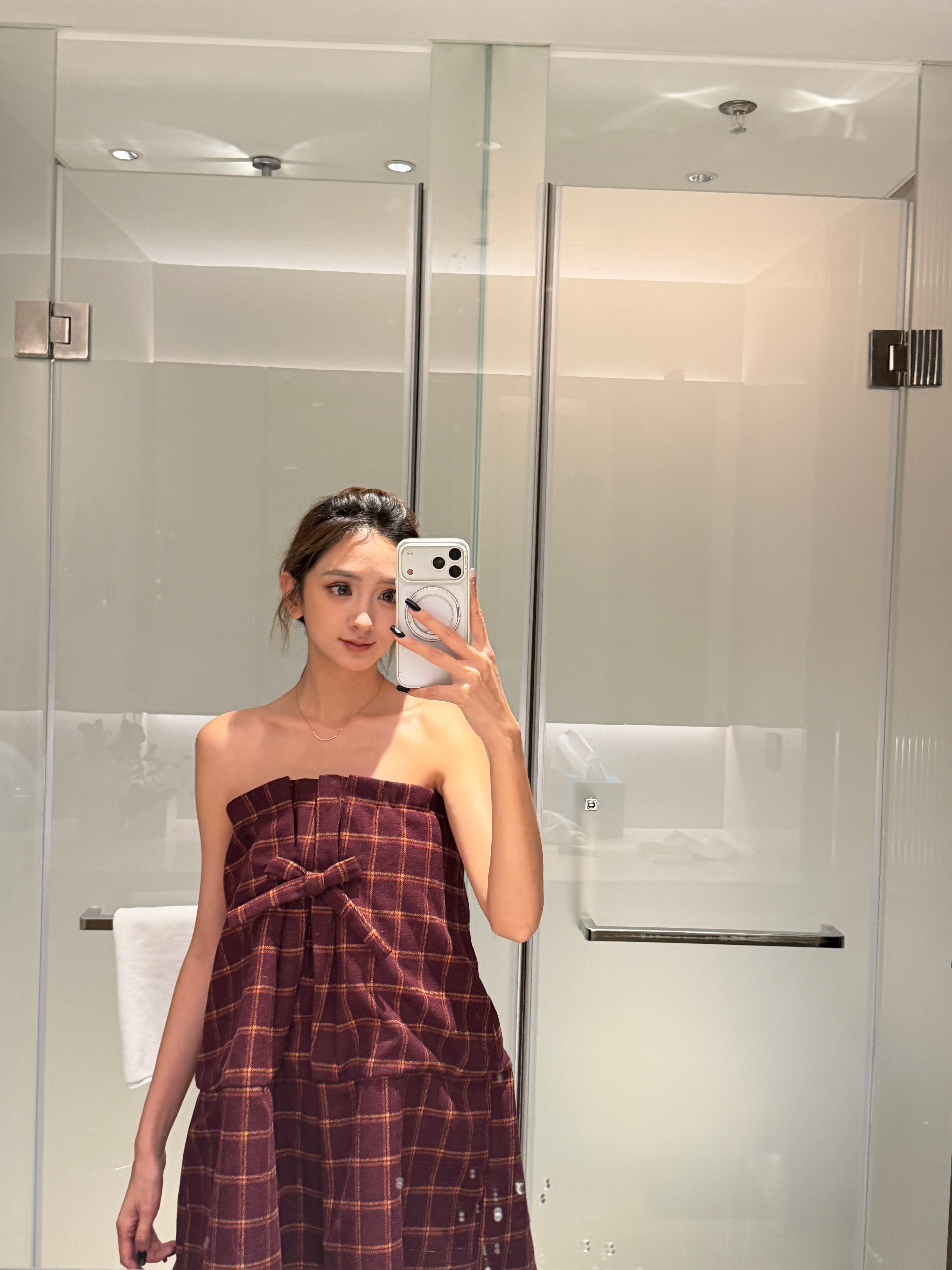 您的手办女友已上线我会调动图滤镜啦！图一原图图二我调的选哪个！！