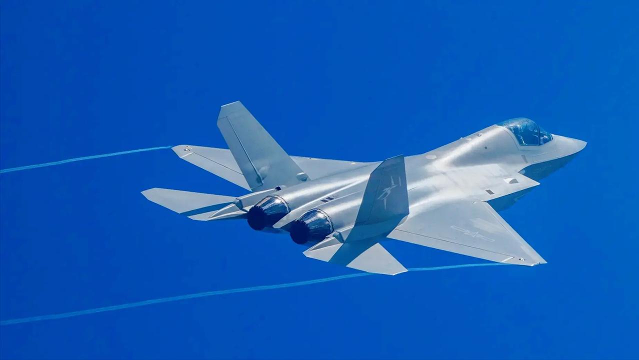 沙特花天价买F－35，反而给歼－35AE开了扇窗？2026年2月新加坡航展上，