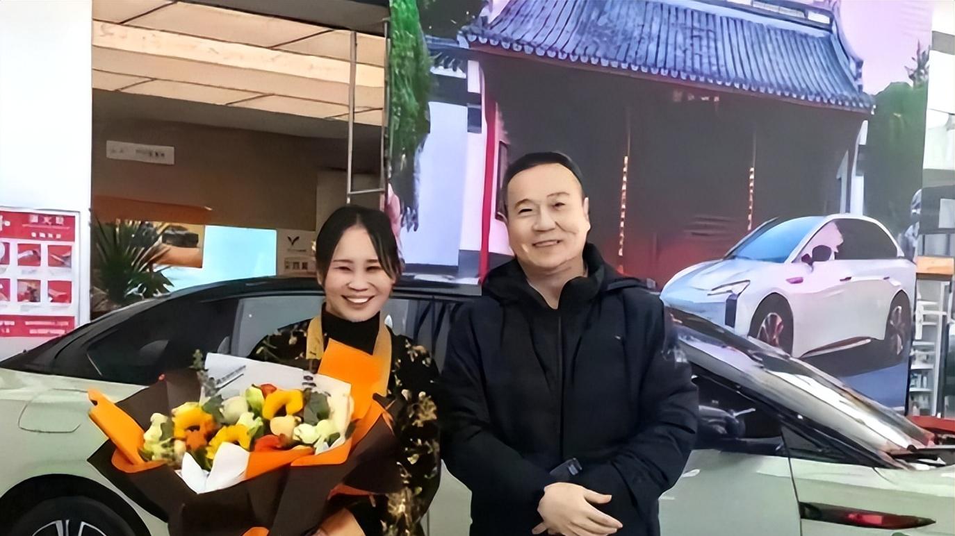 孙颖莎晒新车,王楚钦参加家庭聚会,樊振东陪练和女友滑雪秀恩爱