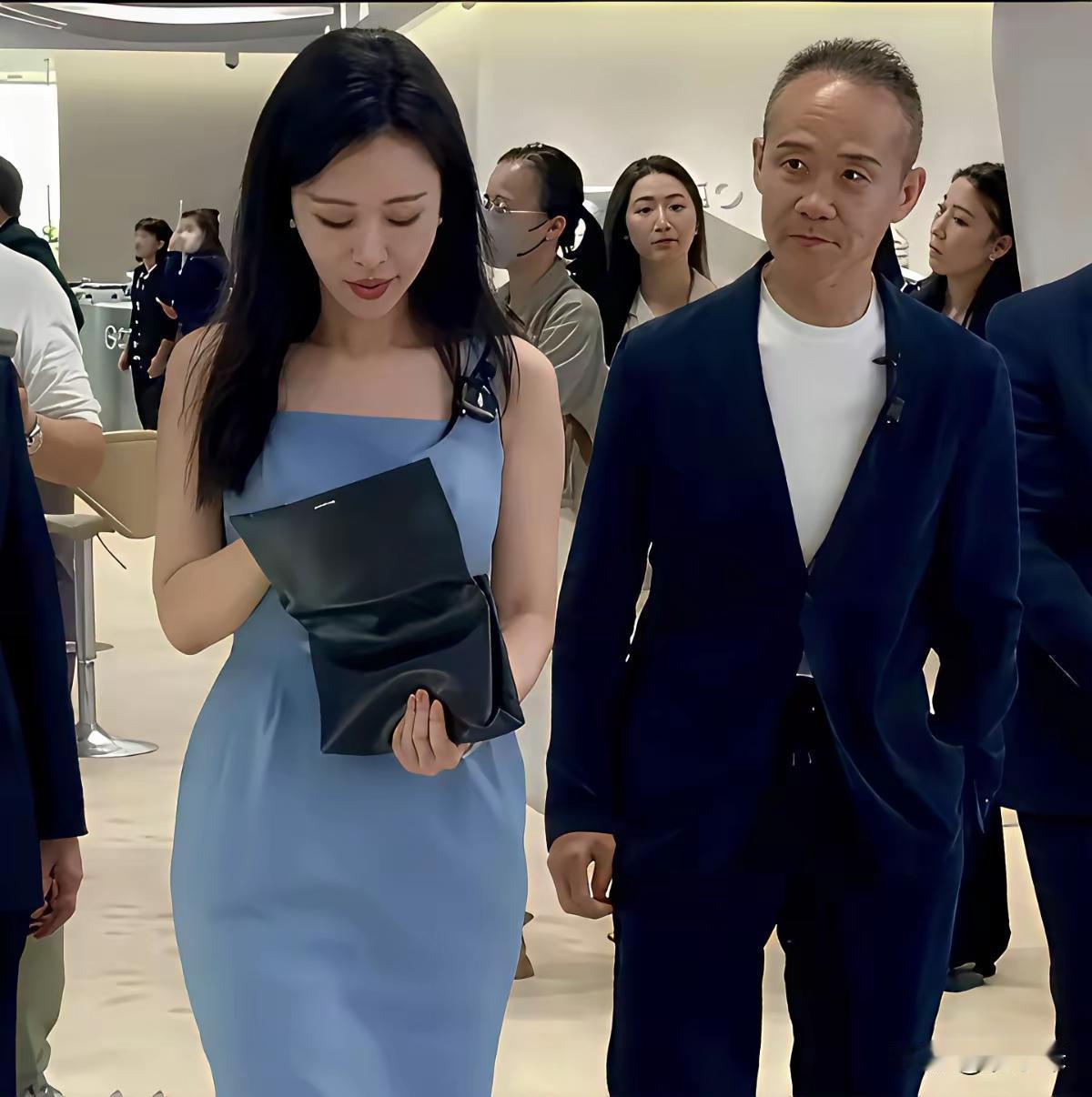 莫欺少女穷啊！