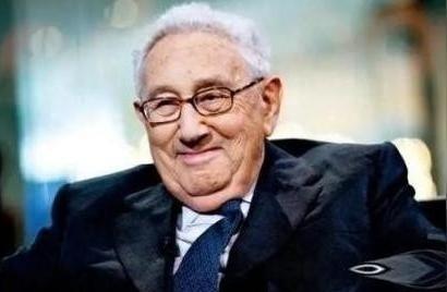 最近华尔街日报对中美两国的总债务杠杆率演进状况进行了对比，认为中国持续上升的债务