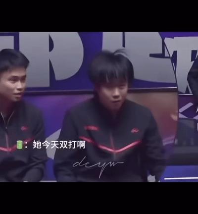 王楚钦周启豪乒超赛场密聊被破解！哈哈哈！乒超第二阶段厦门的赛场上，王楚钦和周启