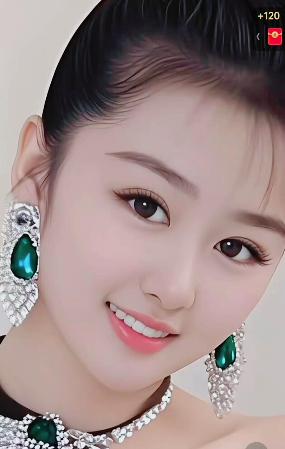 惊艳的绿宝石耳环，闪耀的珠宝，优雅动人！💎✨