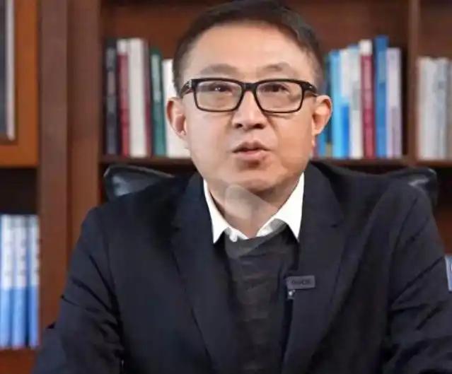 曾在全国设三十多家检测机构、揽下超七亿人次核酸业务的“核酸大王”张核子，随着特殊