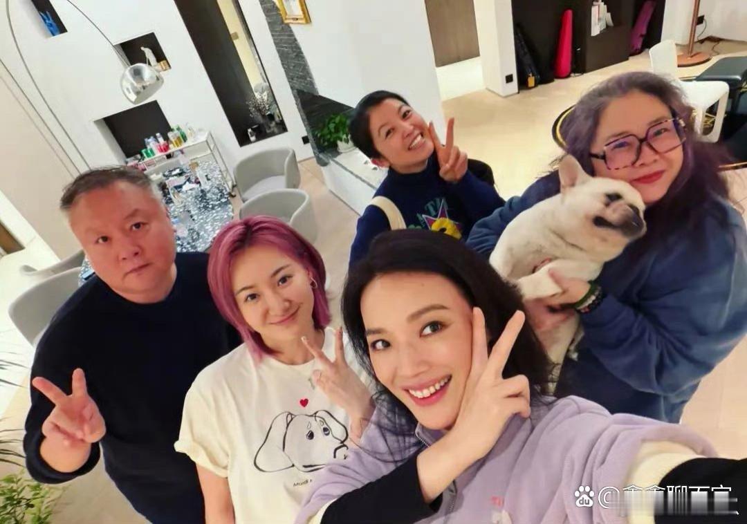 舒淇豪宅聚会画面曝光！陈坤状态沧桑大变样，郑伊健发福明显，周迅依旧是婴儿肌太能打