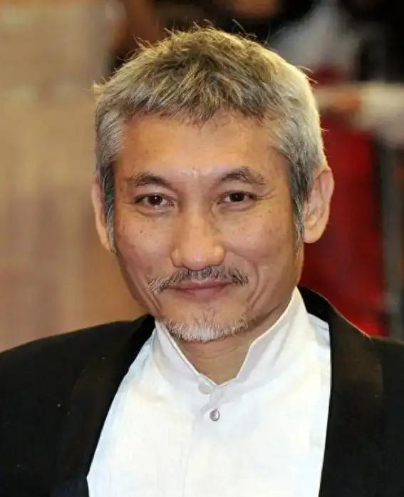 2013年，“华人神探”李昌钰头一回见导演徐克，刚对上眼，他就盯着徐克的脸冷不丁