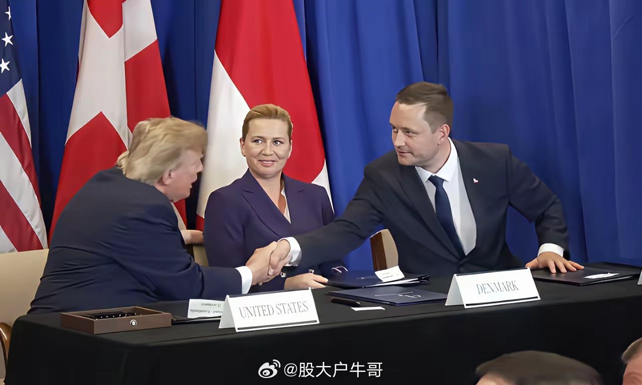 同样是跪，但本质不同。日本跪了，是因为原子弹的威力，不得已而为之。丹麦跪了，是因