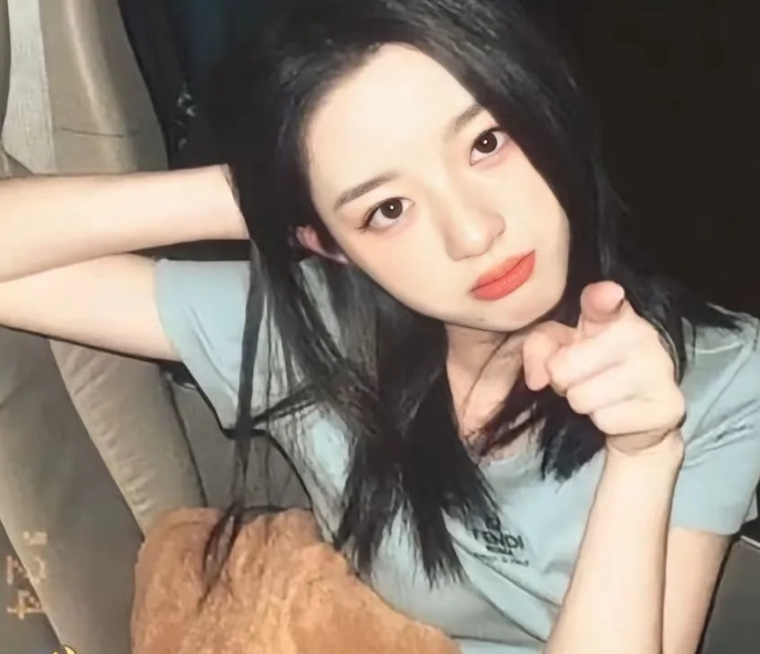 嚣张到极点！黄杨钿甜，你这是在挑衅谁？耳环事件看来没让这小姑娘长记性……