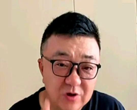 知名媒体人董路爆了一个料。那边的教练组头天晚上还跟米卢开会，把第二天的训练内容