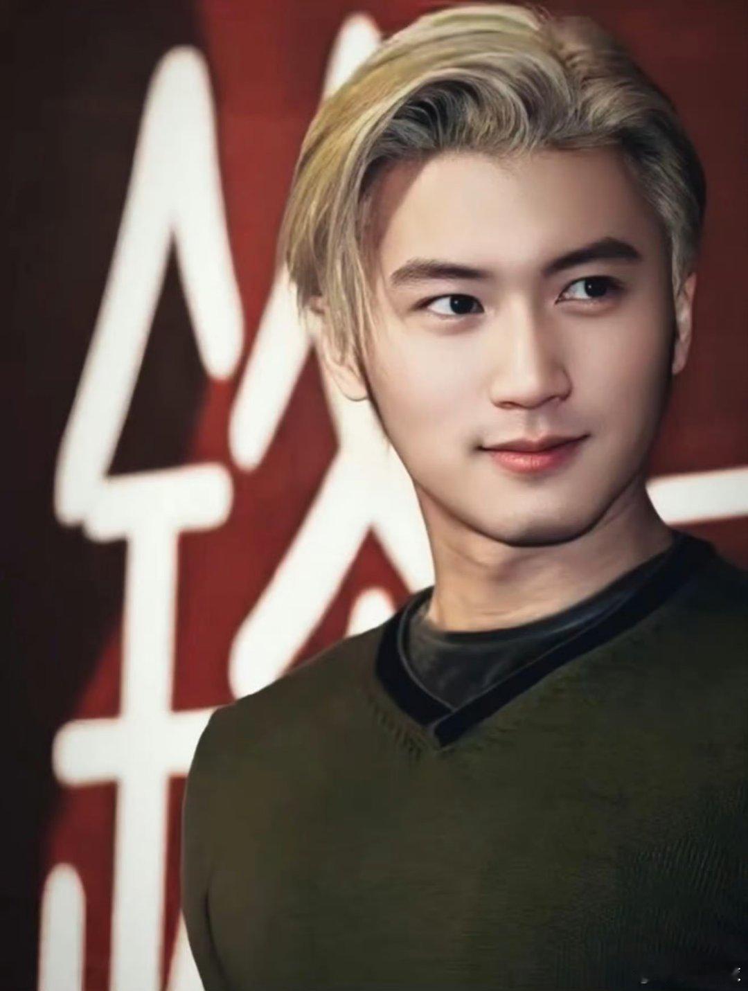 谢霆锋好像把地球玩成破解版了谢霆锋唱歌演戏封神，做菜也是一流，玩极限超飒，跨界