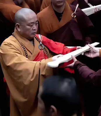 释永信被判24年，打了谁的脸？修佛半辈子，天天给别人讲因果报应，劝人四大皆空