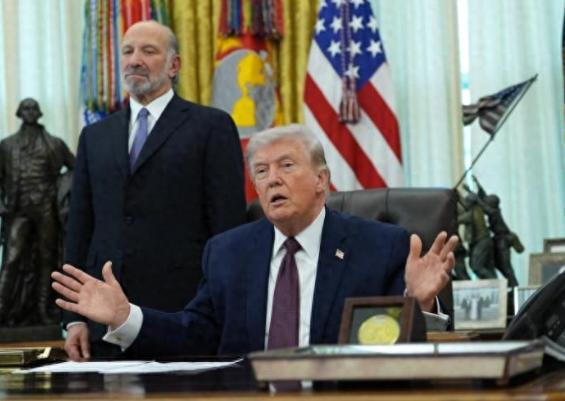 最近最劲爆的事儿，莫过于总统特朗普的骚操作，4月1日他居然亲自跑到最高法院，去旁